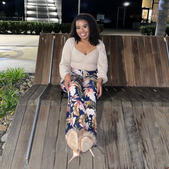 Meet your Posher, Adrianna - Picture 3 of 11